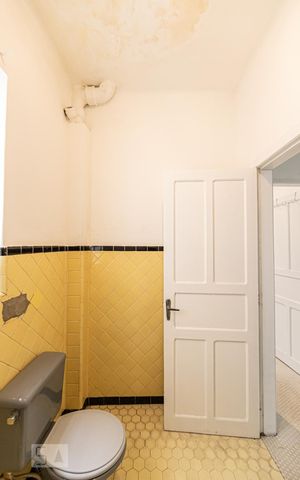 Casa à venda com 300m², 5 quartos e sem vaga Casa à venda com 300m², 5 quartos e sem vagaBanheiro Social