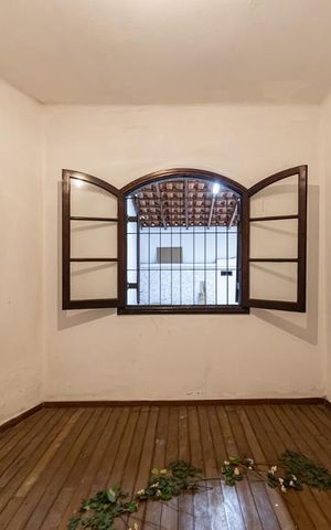 Casa à venda com 300m², 5 quartos e sem vaga Casa à venda com 300m², 5 quartos e sem vagaQuarto 1