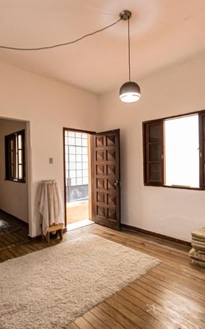 Casa à venda com 300m², 5 quartos e sem vaga Casa à venda com 300m², 5 quartos e sem vagaSala