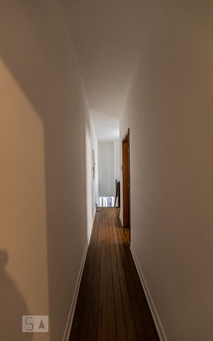 Casa à venda com 300m², 5 quartos e sem vaga Casa à venda com 300m², 5 quartos e sem vagaCorredor - Casa 2
