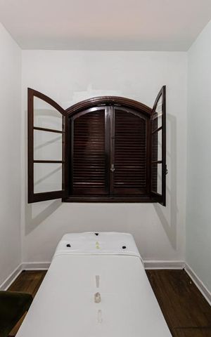 Casa à venda com 300m², 5 quartos e sem vaga Casa à venda com 300m², 5 quartos e sem vagaQuarto 2 - Casa 2