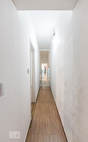 Casa à venda com 300m², 5 quartos e sem vaga Casa à venda com 300m², 5 quartos e sem vagaCorredor