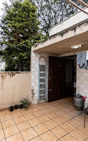 Casa à venda com 300m², 5 quartos e sem vaga Casa à venda com 300m², 5 quartos e sem vagaÁrea de Serviço - Casa 2