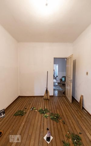 Casa à venda com 300m², 5 quartos e sem vaga Casa à venda com 300m², 5 quartos e sem vagaQuarto 1