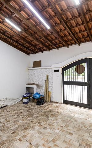 Casa à venda com 300m², 5 quartos e sem vaga Casa à venda com 300m², 5 quartos e sem vagaGaragem