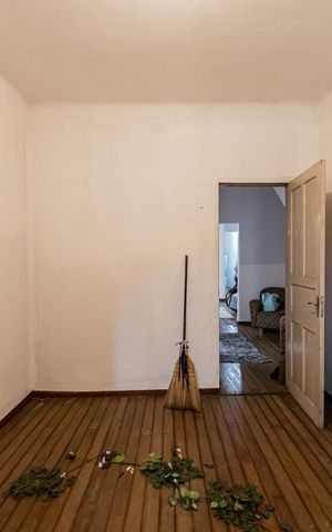 Casa à venda com 300m², 5 quartos e sem vaga Casa à venda com 300m², 5 quartos e sem vagaQuarto 1