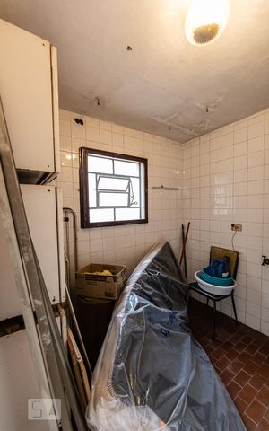 Casa à venda com 300m², 5 quartos e sem vaga Casa à venda com 300m², 5 quartos e sem vagaÁrea de Serviço - Casa 2