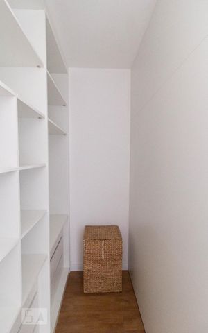 Apartamento para alugar com 70m², 2 quartos e 1 vaga Apartamento para alugar com 70m², 2 quartos e 1 vagaCloset Suíte 1