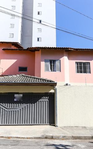 Casa para alugar com 100m², 3 quartos e 2 vagasFachada