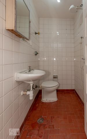 Casa à venda com 150m², 3 quartos e 2 vagas Casa à venda com 150m², 3 quartos e 2 vagasBanheiro de Serviço