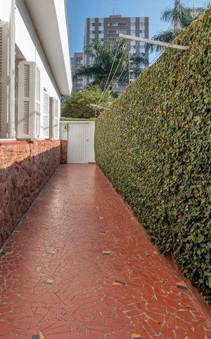 Casa à venda com 150m², 3 quartos e 2 vagas Casa à venda com 150m², 3 quartos e 2 vagasCorredor Lateral