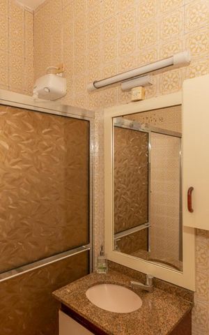 Casa à venda com 150m², 3 quartos e 2 vagas Casa à venda com 150m², 3 quartos e 2 vagasBanheiro