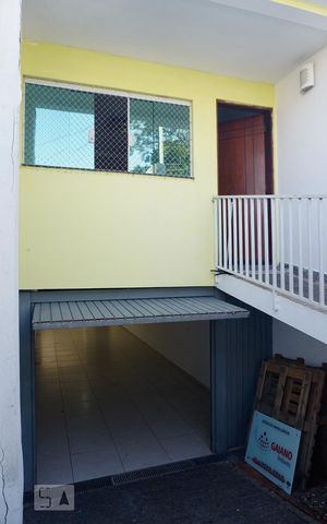 Casa para alugar com 136m², 3 quartos e 3 vagas Casa para alugar com 136m², 3 quartos e 3 vagasFrente do Sobrado