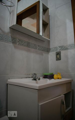 Casa à venda com 100m², 4 quartos e 2 vagasBanheiro