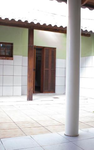 Casa à venda com 100m², 4 quartos e 2 vagasFachada