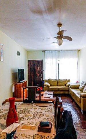 Casa à venda com 140m², 3 quartos e 4 vagas Casa à venda com 140m², 3 quartos e 4 vagasSala