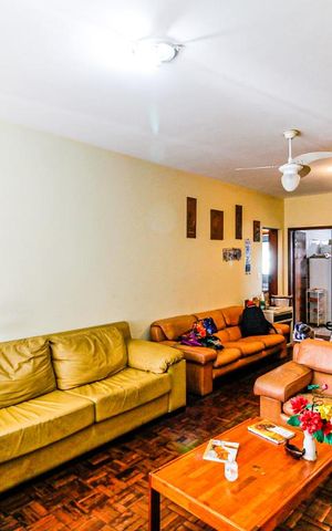 Casa à venda com 140m², 3 quartos e 4 vagas Casa à venda com 140m², 3 quartos e 4 vagasSala