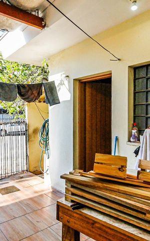 Casa à venda com 140m², 3 quartos e 4 vagas Casa à venda com 140m², 3 quartos e 4 vagasQuintal