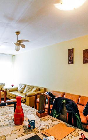 Casa à venda com 140m², 3 quartos e 4 vagas Casa à venda com 140m², 3 quartos e 4 vagasSala