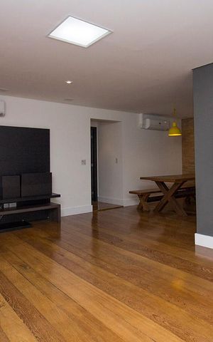 Apartamento à venda com 145m², 2 quartos e 4 vagas Apartamento à venda com 145m², 2 quartos e 4 vagasSala