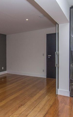 Apartamento à venda com 145m², 2 quartos e 4 vagas Apartamento à venda com 145m², 2 quartos e 4 vagasVaranda da Sala