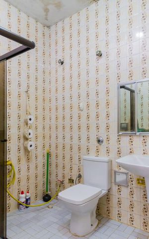 Casa à venda com 180m², 3 quartos e 3 vagas Casa à venda com 180m², 3 quartos e 3 vagasBanheiro