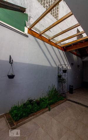 Casa para alugar com 190m², 4 quartos e 1 vagaQuintal