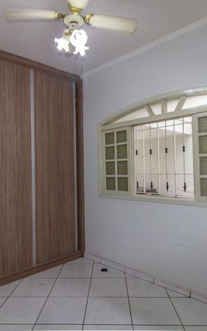 Casa para alugar com 190m², 4 quartos e 1 vagaQuarto 1