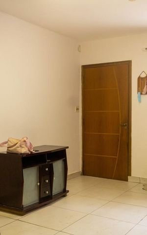 Casa à venda com 105m², 3 quartos e sem vaga Casa à venda com 105m², 3 quartos e sem vagaSala