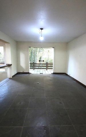 Casa à venda com 1300m², 5 quartos e 6 vagasCorredor