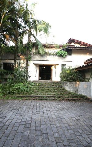 Casa à venda com 1300m², 5 quartos e 6 vagasFachada