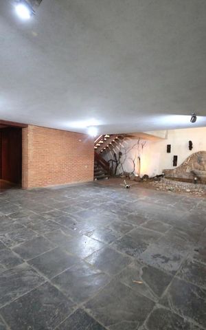 Casa à venda com 1300m², 5 quartos e 6 vagasSala 