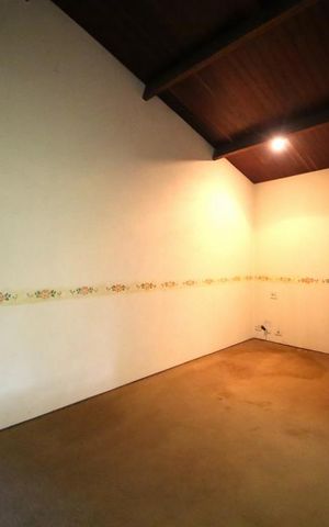 Casa à venda com 1300m², 5 quartos e 6 vagasSuíte  1