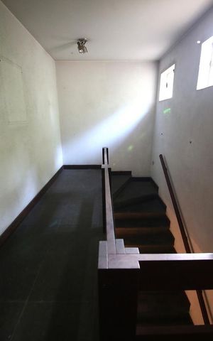 Casa à venda com 1300m², 5 quartos e 6 vagasAcesso