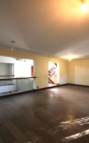 Casa à venda com 1300m², 5 quartos e 6 vagasSala 