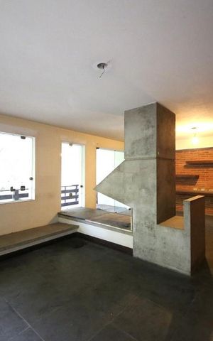 Casa à venda com 1300m², 5 quartos e 6 vagasSala 