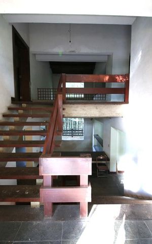 Casa à venda com 1300m², 5 quartos e 6 vagasAcesso