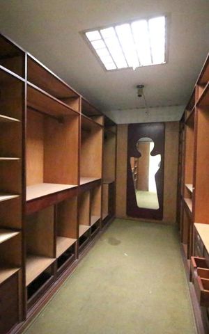 Casa à venda com 1300m², 5 quartos e 6 vagasSuíte1 - Closet 