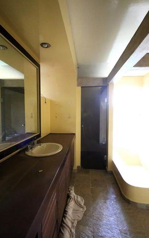 Casa à venda com 1300m², 5 quartos e 6 vagasSuíte 1 -  Banheiro