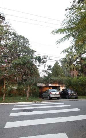 Casa à venda com 1300m², 5 quartos e 6 vagasFachada