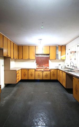 Casa à venda com 1300m², 5 quartos e 6 vagasCozinha 