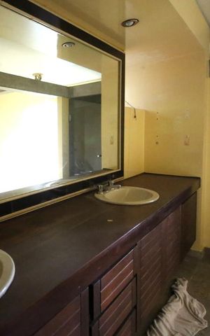 Casa à venda com 1300m², 5 quartos e 6 vagasSuíte1 - Banheiro