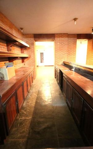 Casa à venda com 1300m², 5 quartos e 6 vagasBar