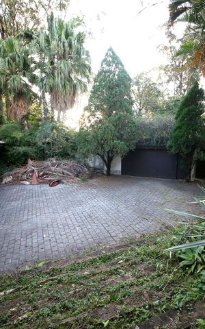 Casa à venda com 1300m², 5 quartos e 6 vagasEntrada