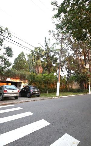 Casa à venda com 1300m², 5 quartos e 6 vagasVizinhança
