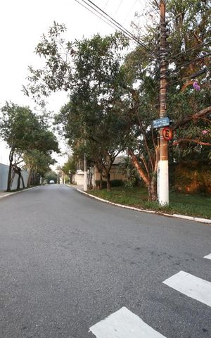 Casa à venda com 1300m², 5 quartos e 6 vagasVizinhança