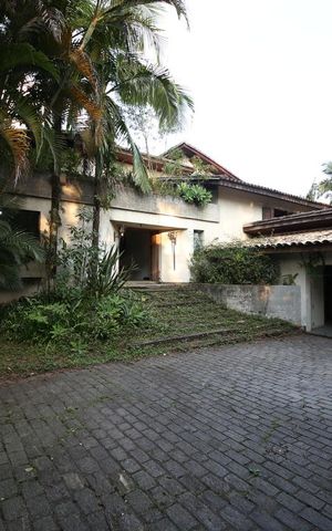 Casa à venda com 1300m², 5 quartos e 6 vagasEntrada - Fachada 