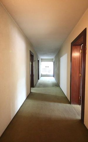 Casa à venda com 1300m², 5 quartos e 6 vagasCorredor