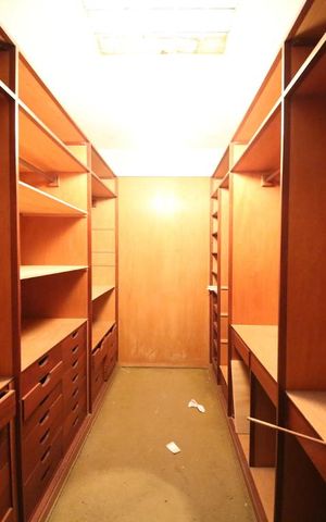Casa à venda com 1300m², 5 quartos e 6 vagasSuíte 3 - Closet