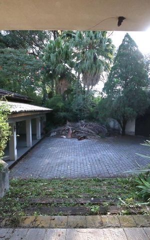 Casa à venda com 1300m², 5 quartos e 6 vagasEntrada
